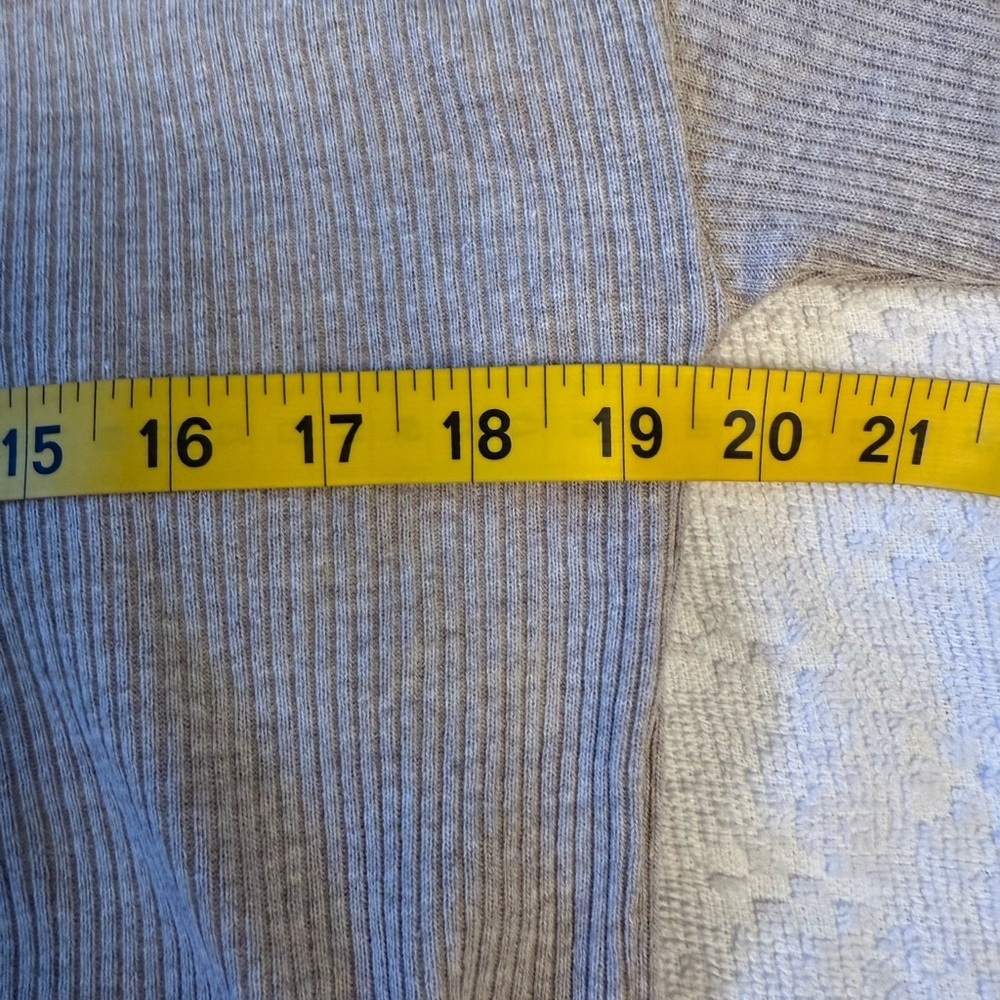 PrettyLittleThing Light Gray Ribbed Sweater - Picture 4 of 7